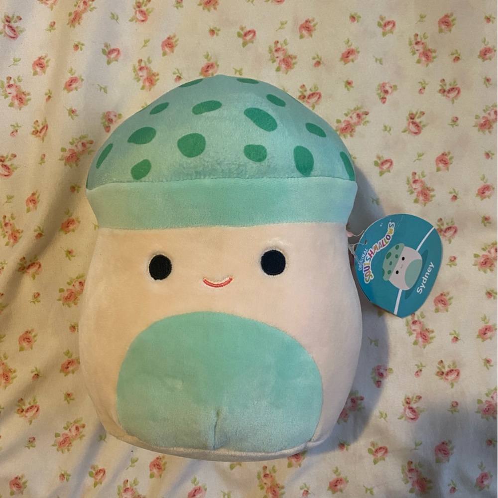 sydney the mushroom squishmallow